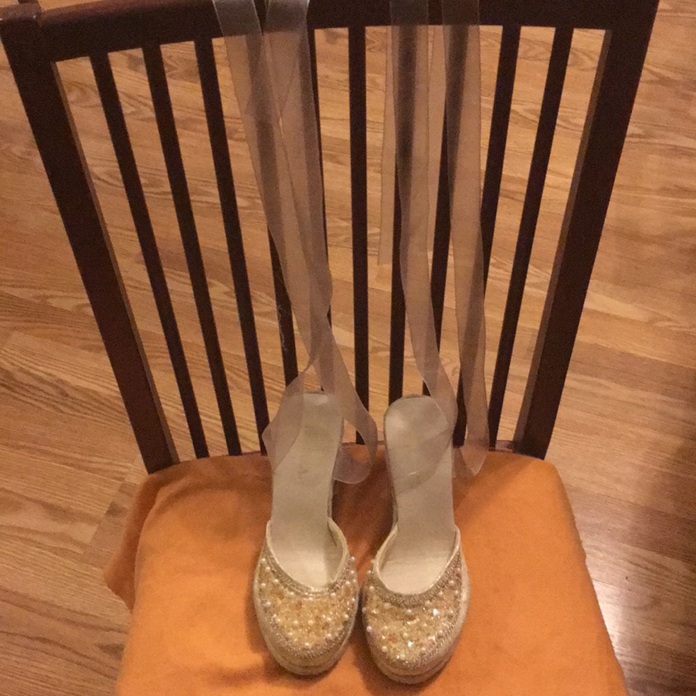 Shoes - Picture 2 of 8